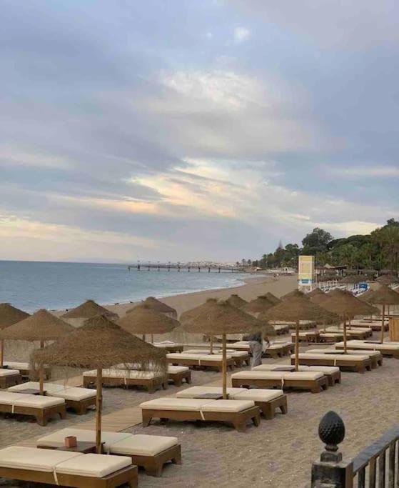 Luxury Apartamento En Rio Real Marbella Bagian luar foto