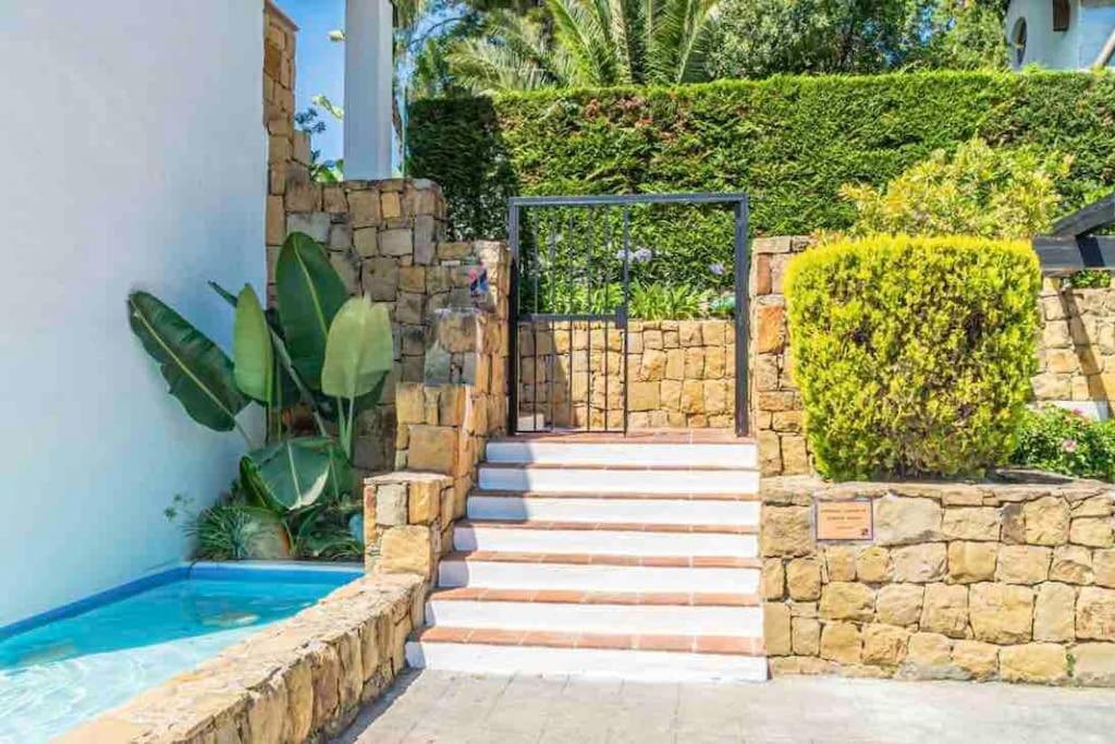 Luxury Apartamento En Rio Real Marbella Bagian luar foto